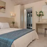 Cosmopolitan 4*