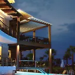 Cosmopolitan 4*