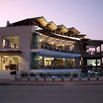 Cosmopolitan 4*
