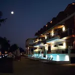 Cosmopolitan 4*