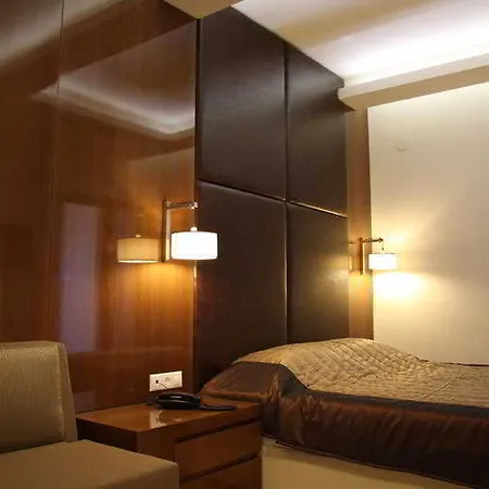 Hotel Cosmopolitan & 4*