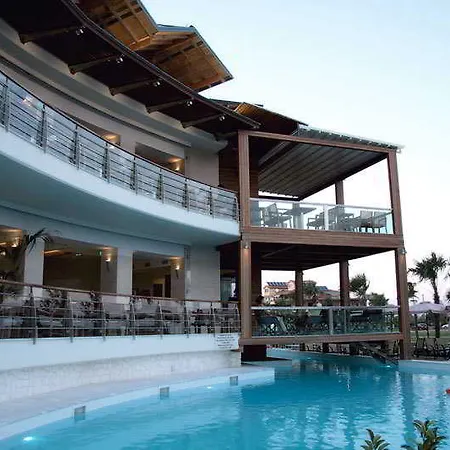 Cosmopolitan & Hotel Paralía