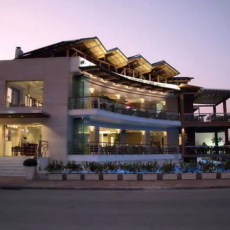 Cosmopolitan 4*