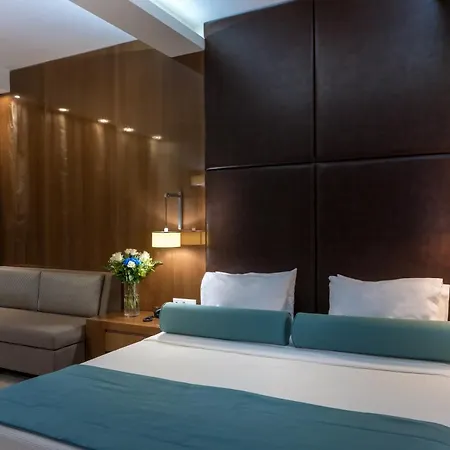 Cosmopolitan 4*