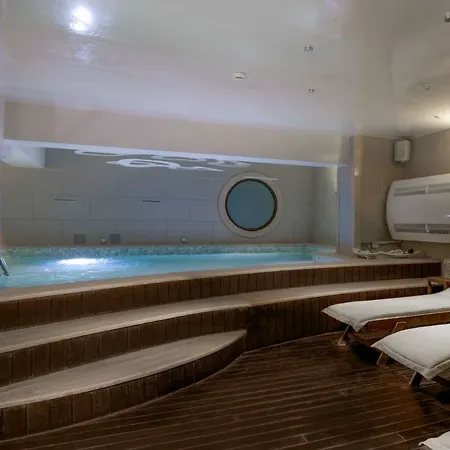Cosmopolitan 4*