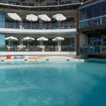 Hotel Cosmopolitan & Paralía