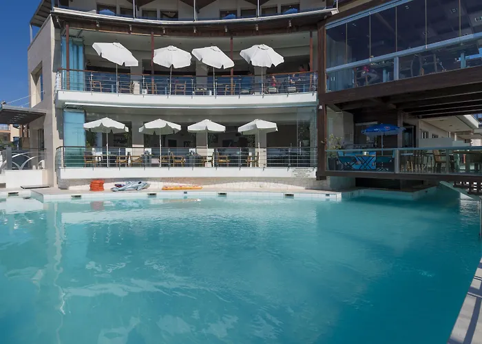 Cosmopolitan Paralía