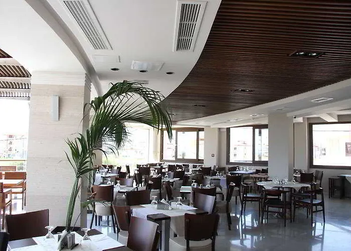 Cosmopolitan Paralía