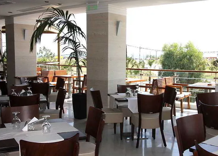 Cosmopolitan Paralía