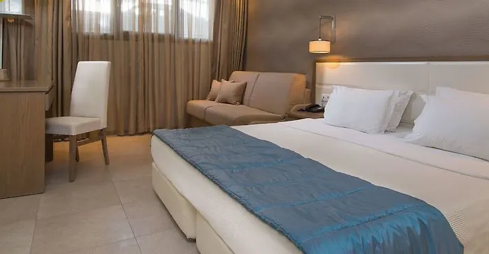 Cosmopolitan Paralía