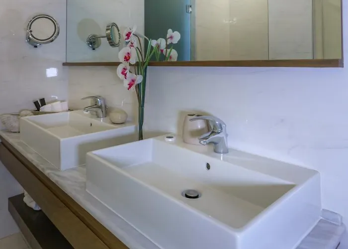 Cosmopolitan Paralía