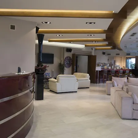 Cosmopolitan Paralía