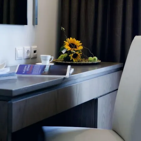 Cosmopolitan By Ghh Hotel 4*