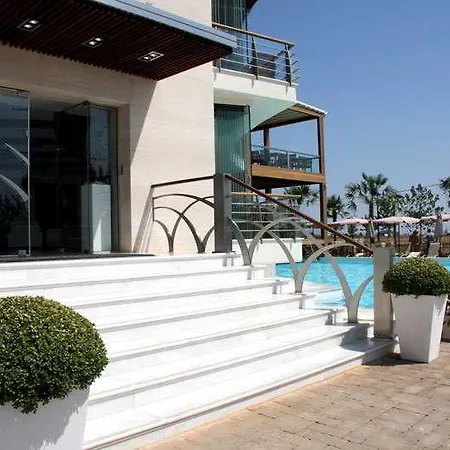 Cosmopolitan Hotel 4*