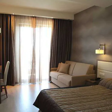 Cosmopolitan Paralía