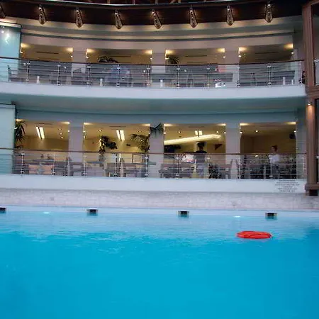 Cosmopolitan By Ghh Hotel