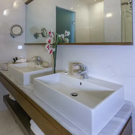 Cosmopolitan Paralía