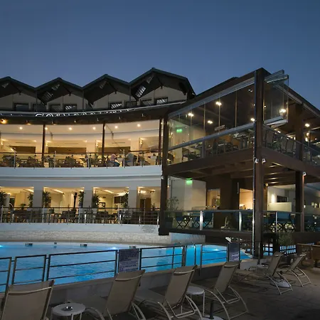 Cosmopolitan 4*
