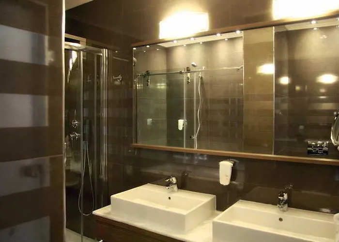 Cosmopolitan Paralía