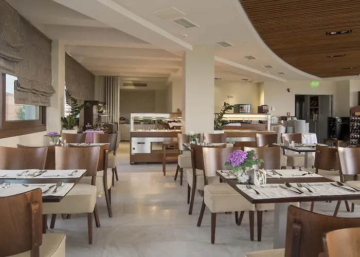 Cosmopolitan Paralía