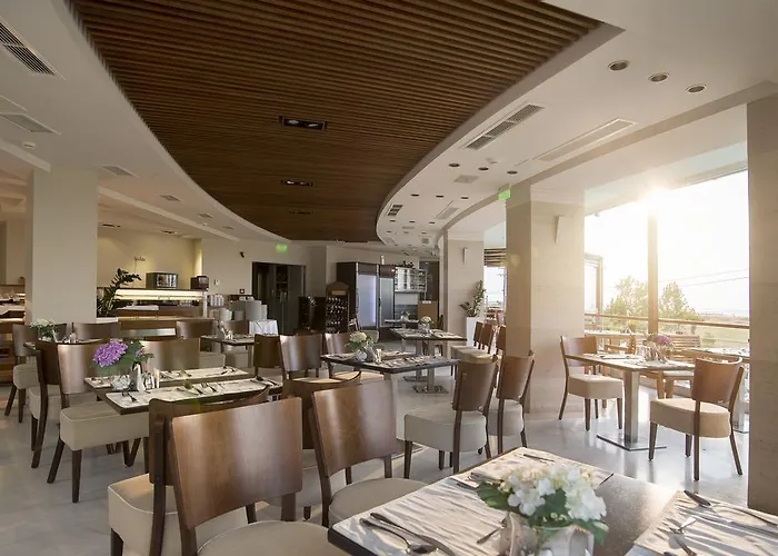 Cosmopolitan Hotel 4*