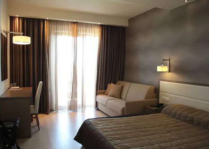 Cosmopolitan Paralía